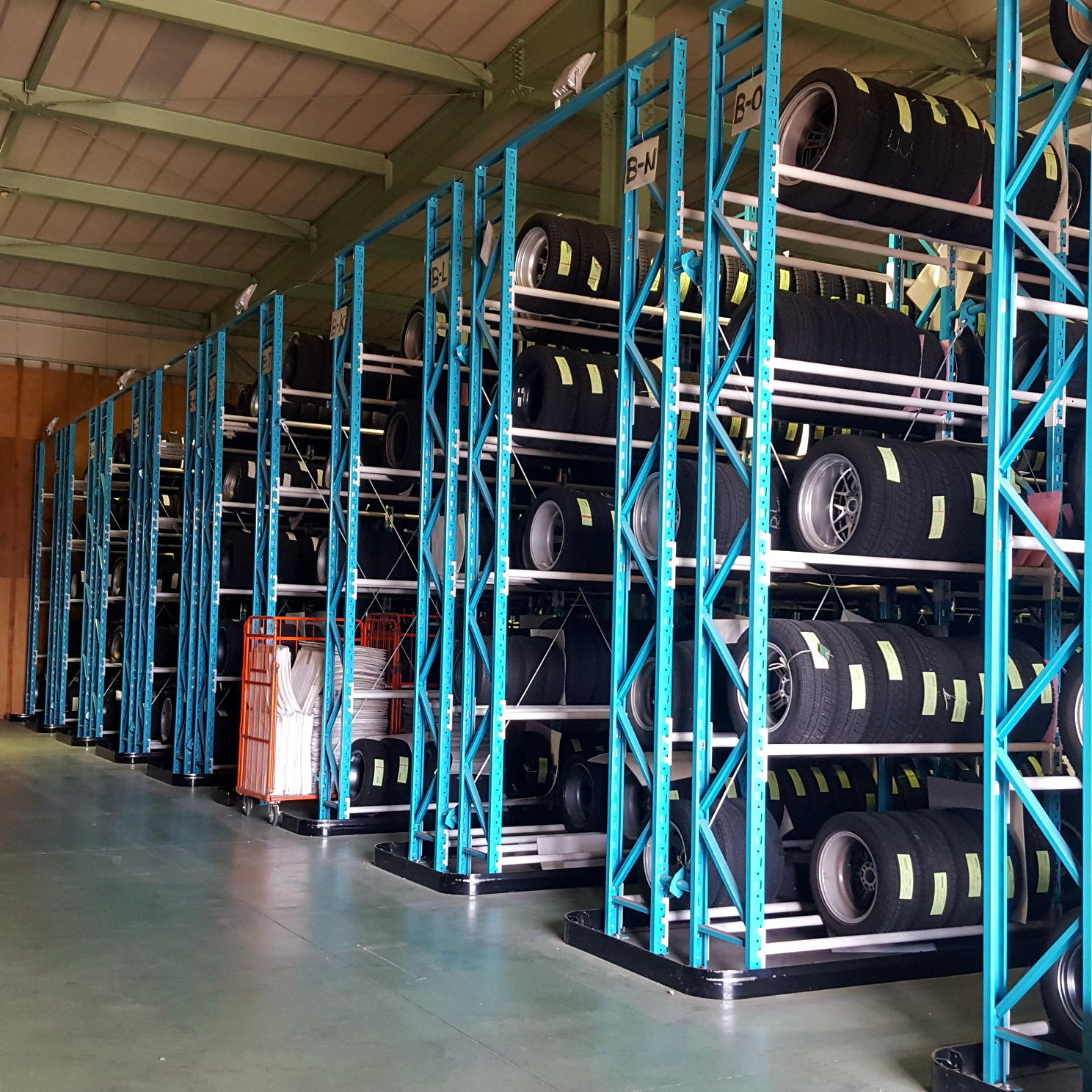 タイヤ保管事業 タイヤ保管事業